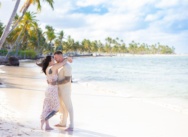 Boda de escapada en Punta Cana: La Boda Íntima en la Playa de Gina y Naurimas