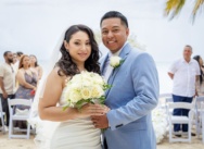 Boda íntima de Yolin y Pedro en una playa privada