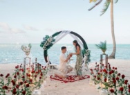 Propuesta de matrimonio mágica en la playa de Punta Cana al atardecer