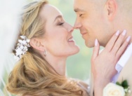 Boda íntima en Punta Cana con arco de bambú blanco
